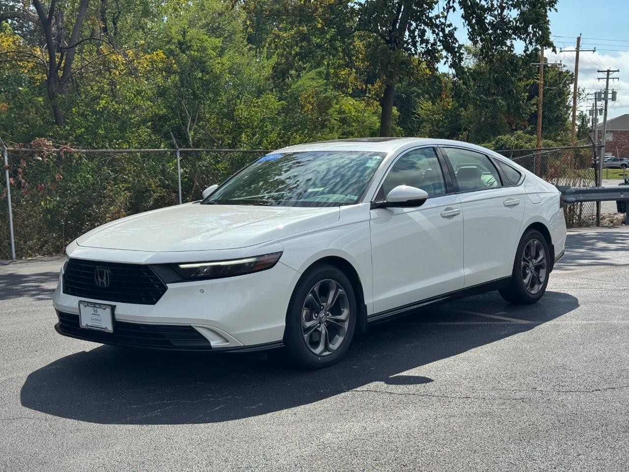 Honda Accord Hybrid Vehicle Full-screen Gallery Image 08