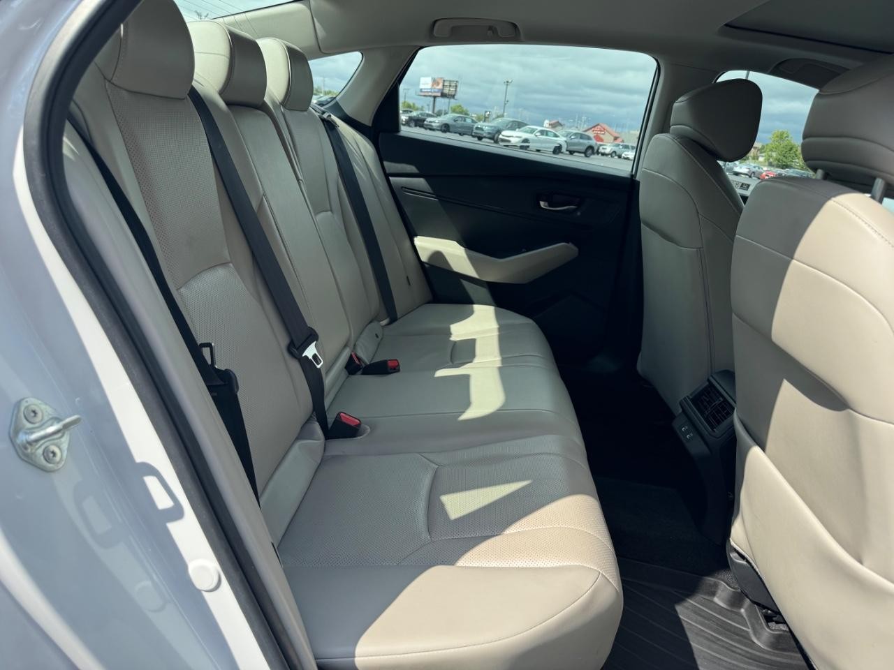 Honda Accord Hybrid Vehicle Full-screen Gallery Image 10