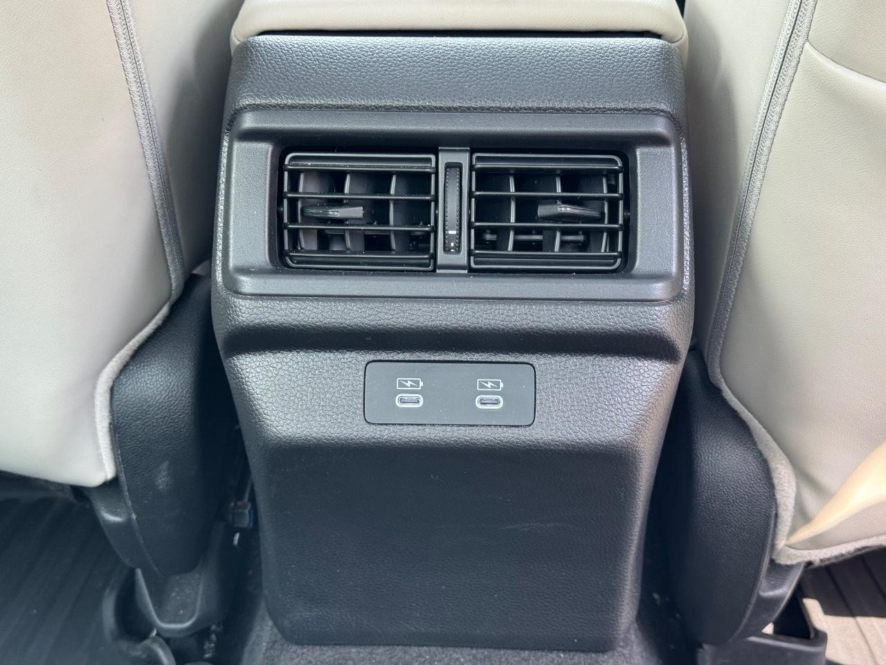 Honda Accord Hybrid Vehicle Full-screen Gallery Image 16