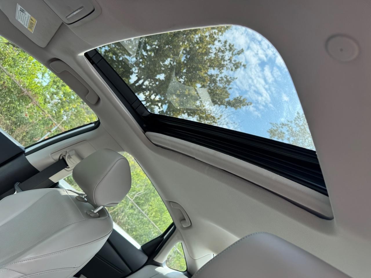 Honda Accord Hybrid Vehicle Full-screen Gallery Image 19