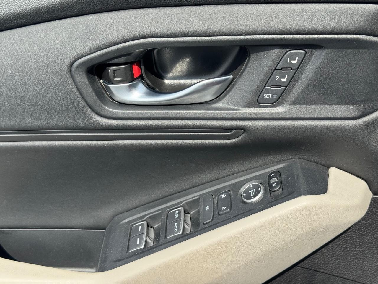 Honda Accord Hybrid Vehicle Full-screen Gallery Image 24