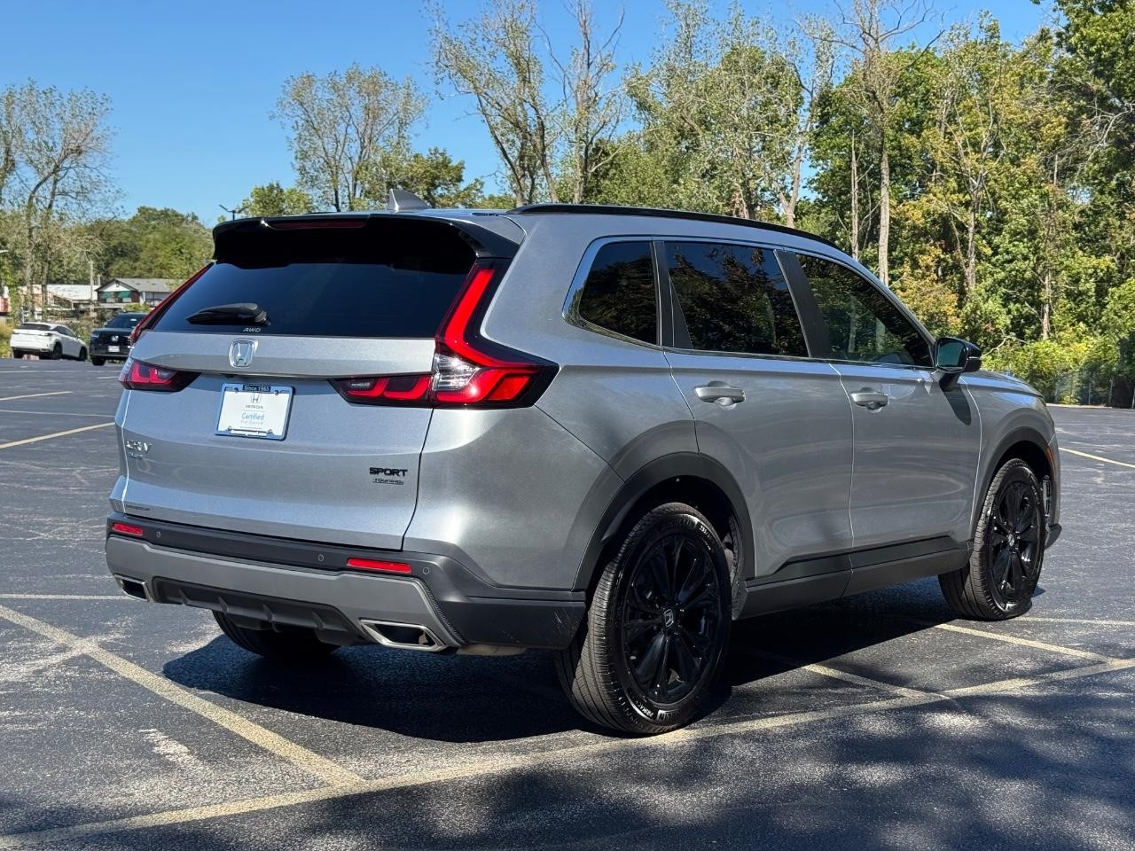 Honda CR-V Hybrid Vehicle Full-screen Gallery Image 03