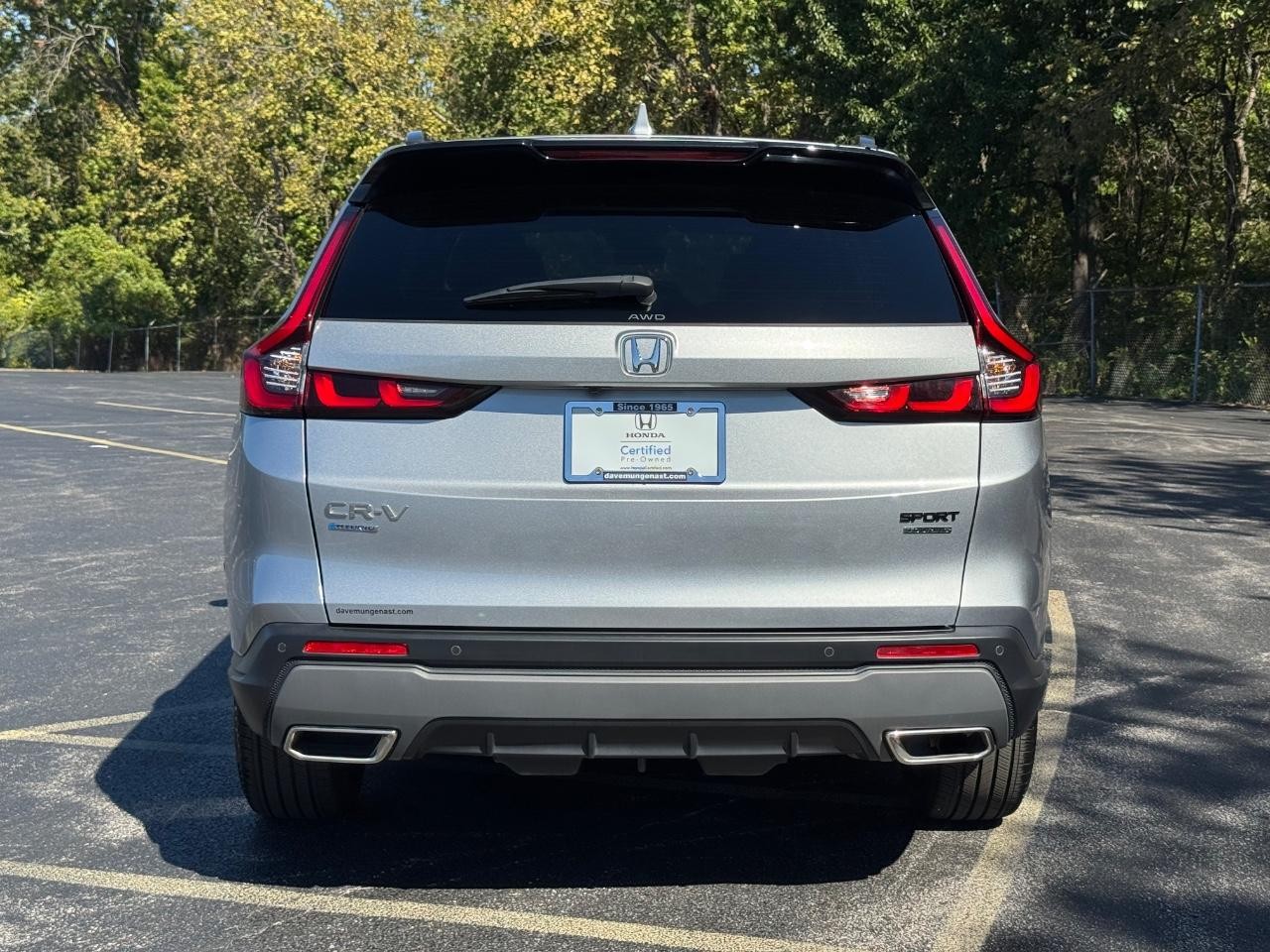 Honda CR-V Hybrid Vehicle Full-screen Gallery Image 05