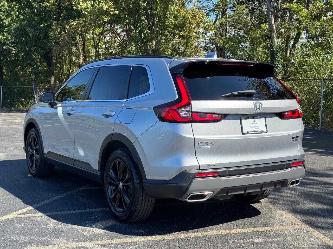 Honda CR-V Hybrid Vehicle Full-screen Gallery Image 06