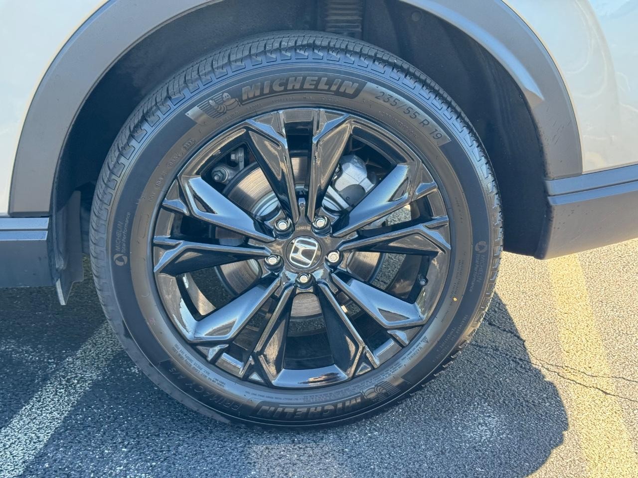 Honda CR-V Hybrid Vehicle Full-screen Gallery Image 07