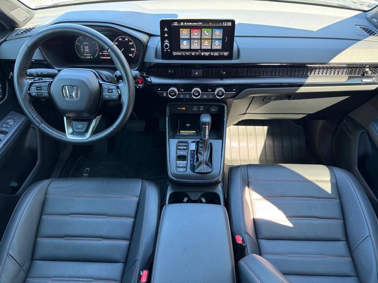 Honda CR-V Hybrid Vehicle Full-screen Gallery Image 11