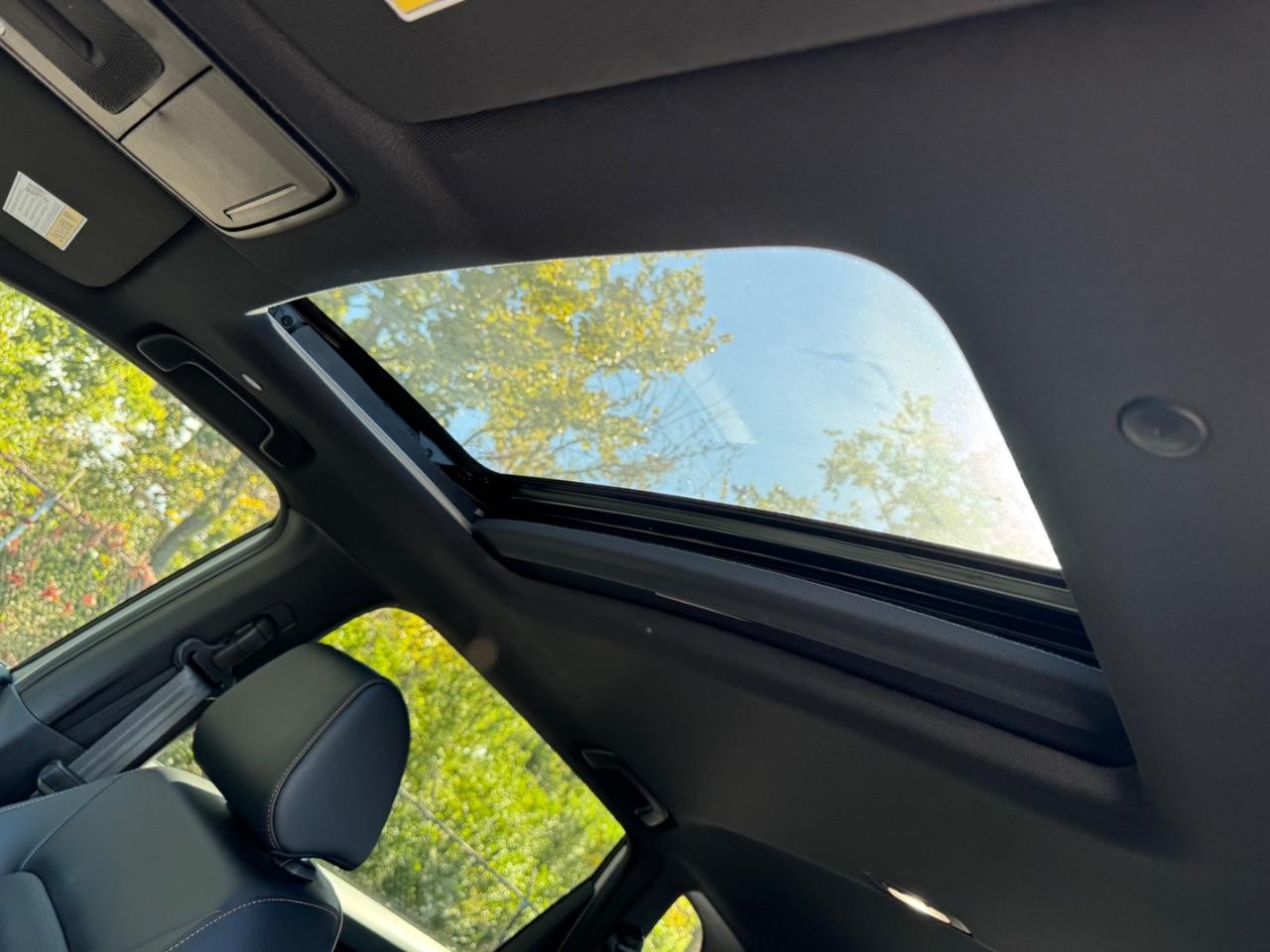 Honda CR-V Hybrid Vehicle Full-screen Gallery Image 19