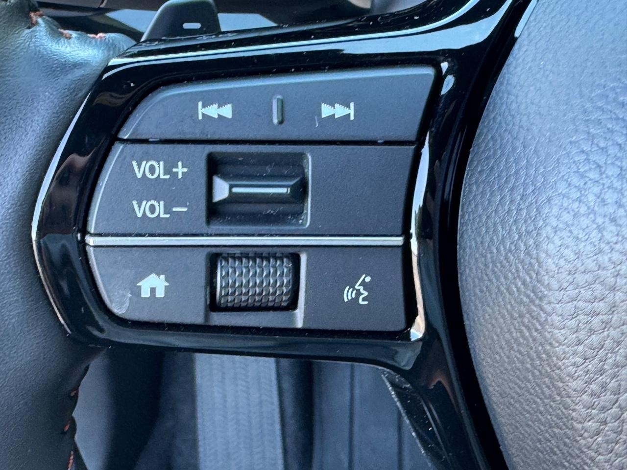 Honda CR-V Hybrid Vehicle Full-screen Gallery Image 21