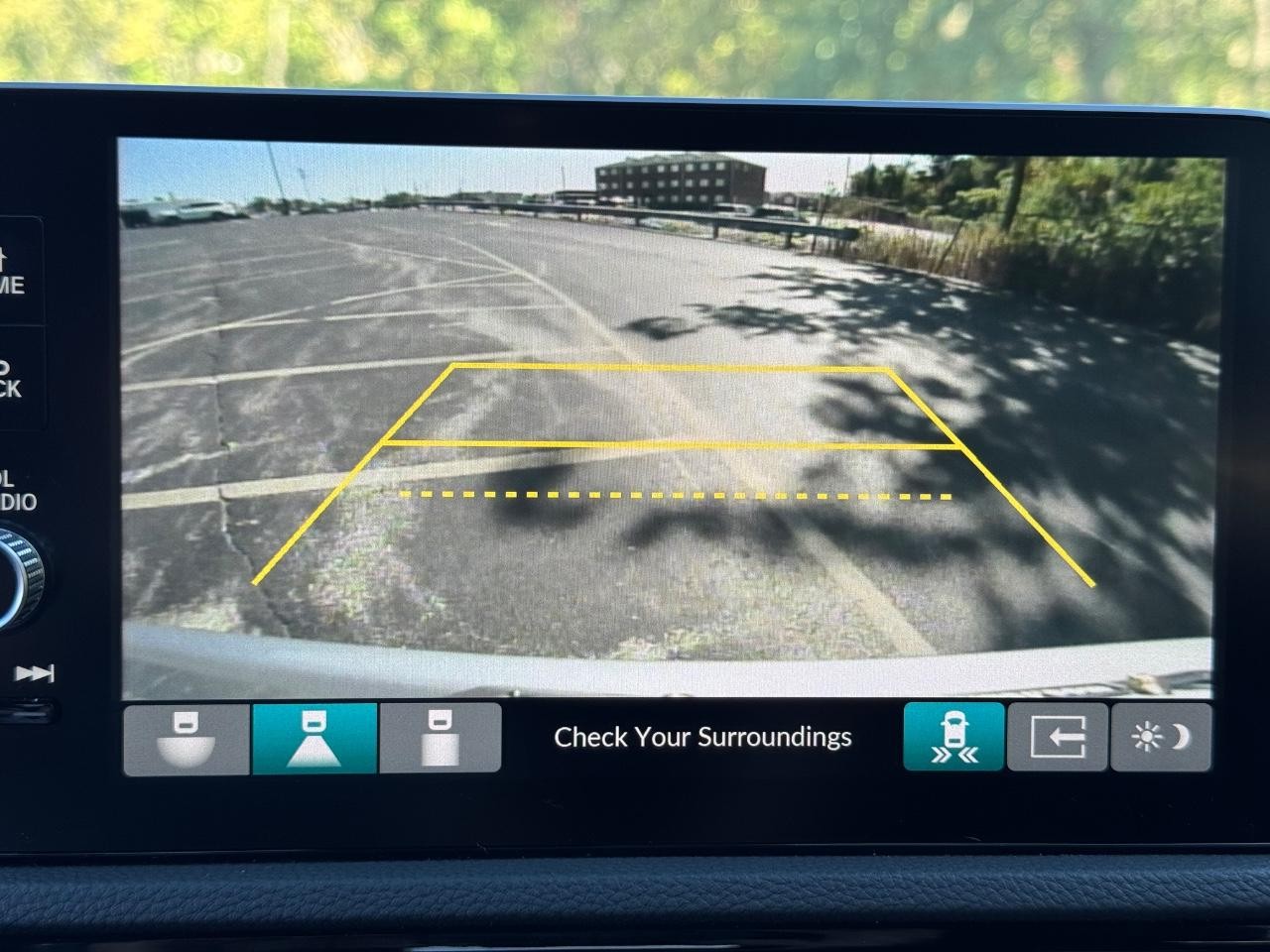 Honda CR-V Hybrid Vehicle Full-screen Gallery Image 24