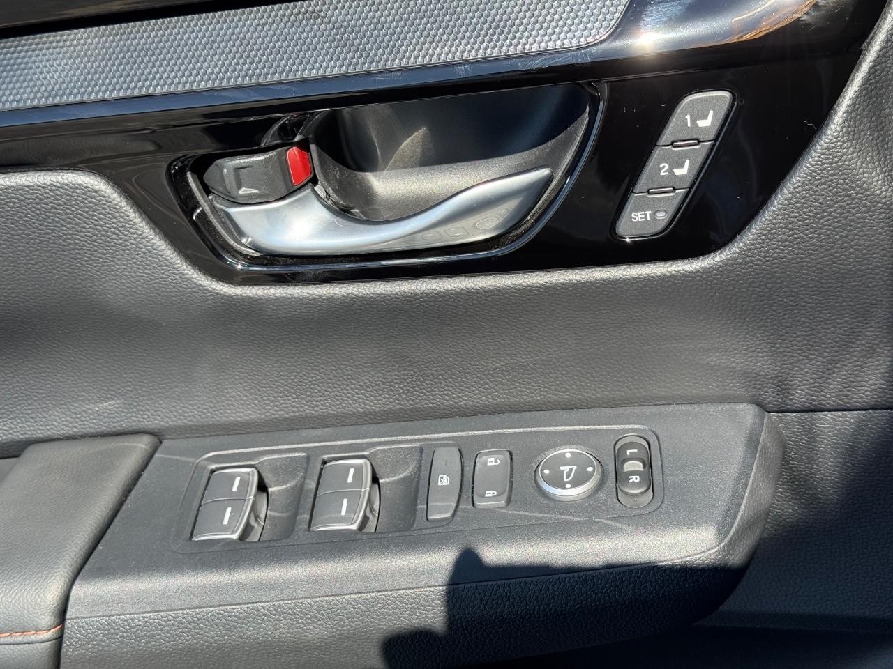 Honda CR-V Hybrid Vehicle Full-screen Gallery Image 26