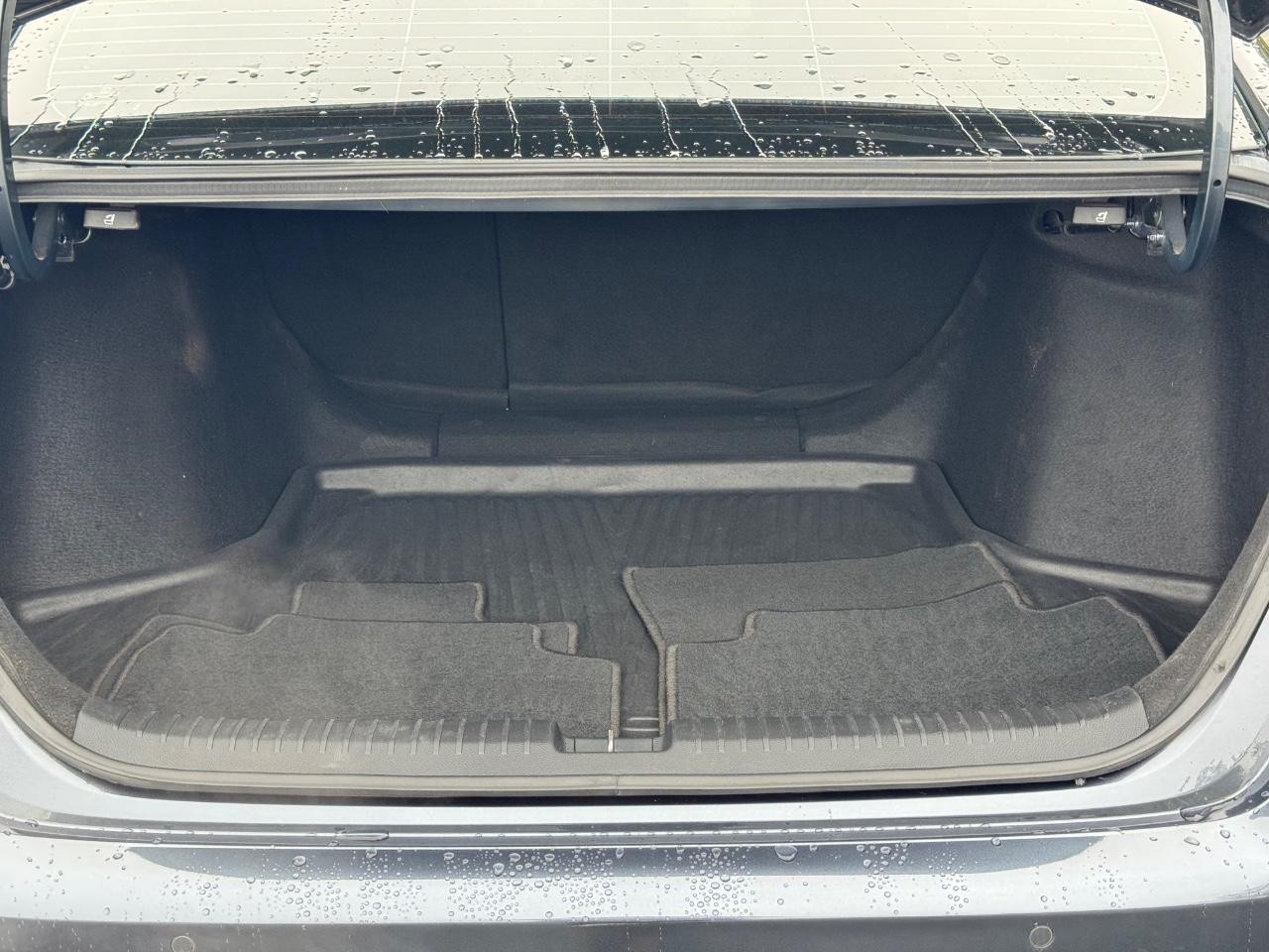 Honda Accord Hybrid Vehicle Full-screen Gallery Image 04