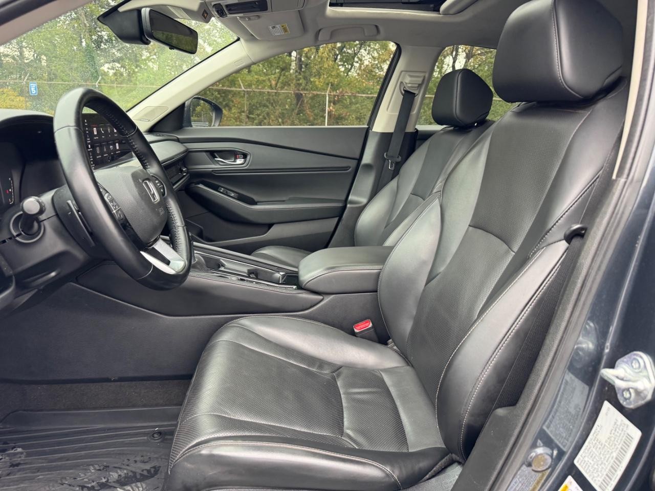 Honda Accord Hybrid Vehicle Full-screen Gallery Image 18