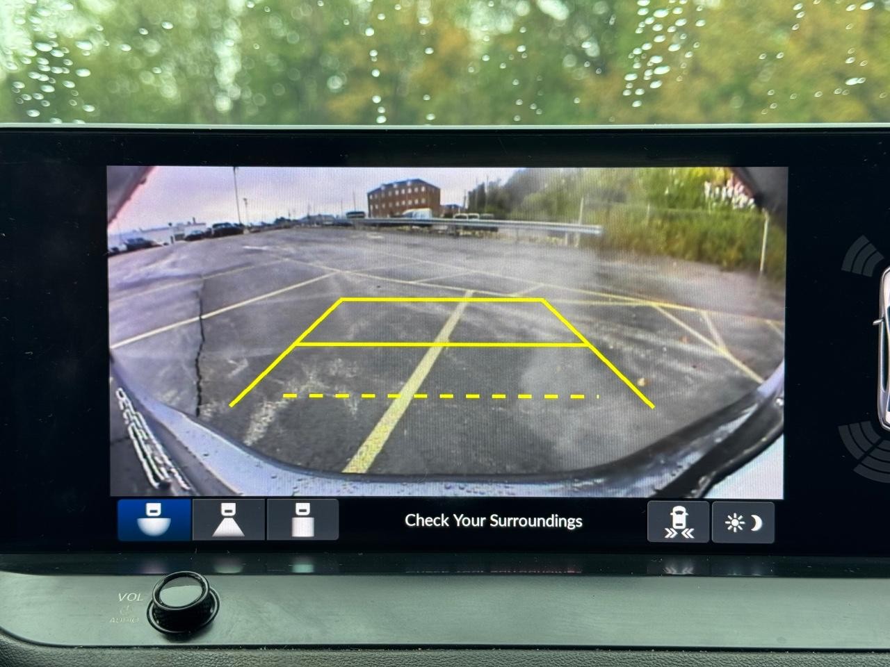 Honda Accord Hybrid Vehicle Full-screen Gallery Image 23