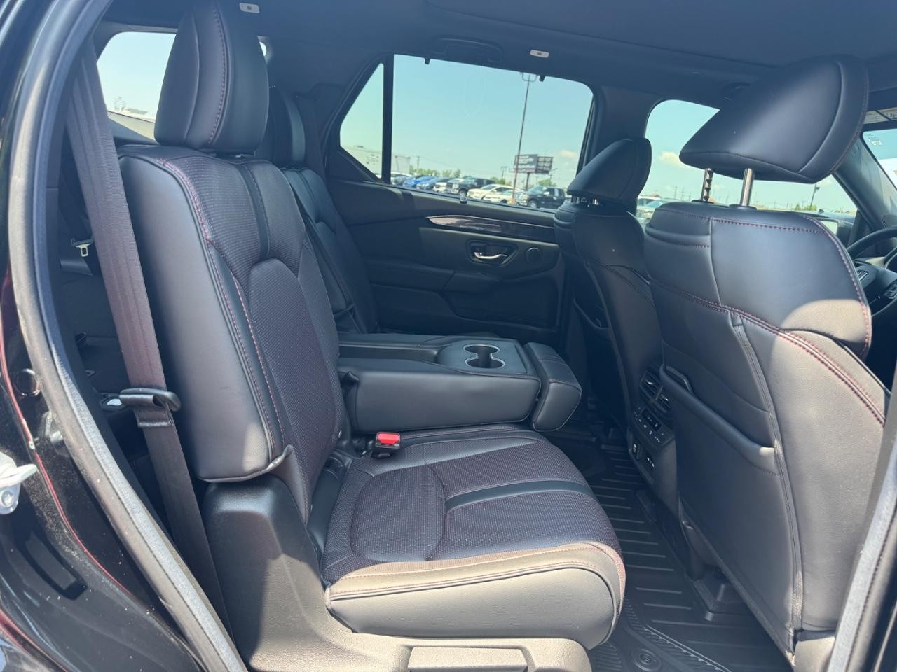 Honda Pilot Vehicle Full-screen Gallery Image 11