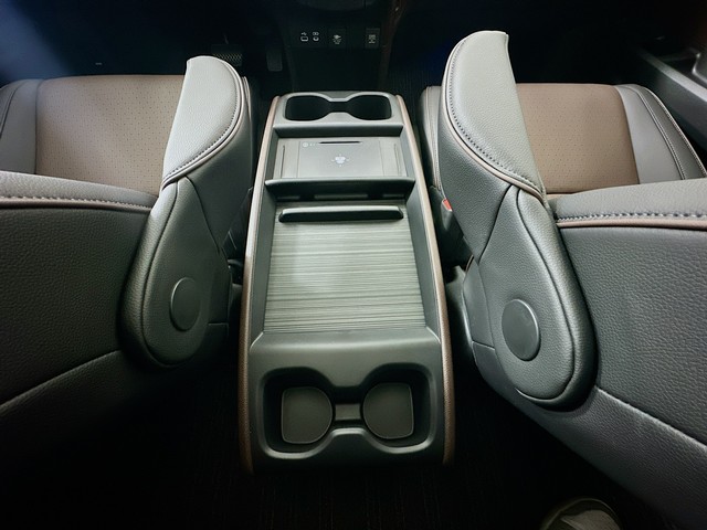 Honda Odyssey Vehicle Full-screen Gallery Image 22