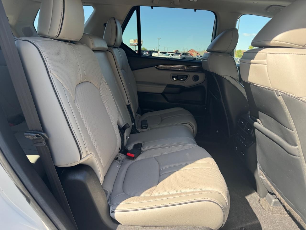 Honda Pilot Vehicle Full-screen Gallery Image 10