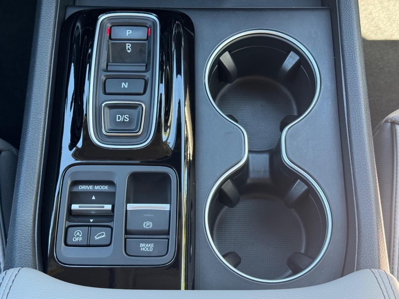 Honda Pilot Vehicle Full-screen Gallery Image 16