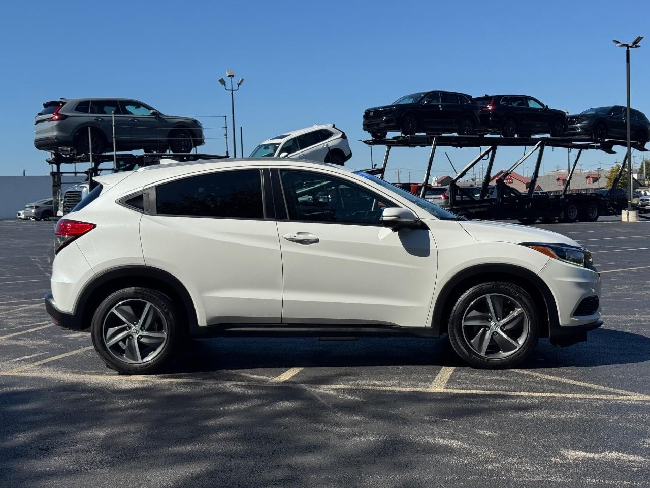 Honda HR-V Vehicle Full-screen Gallery Image 02