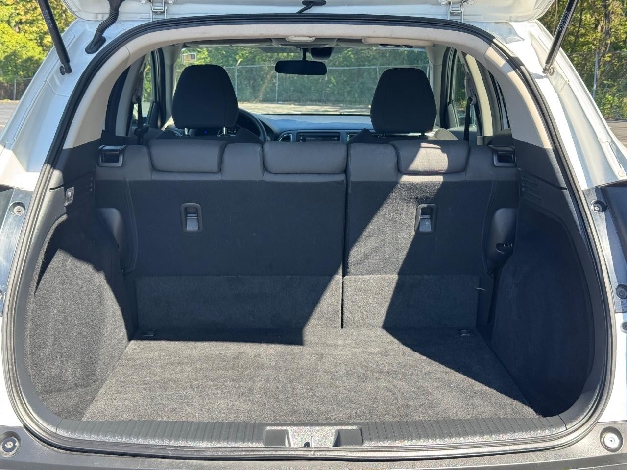 Honda HR-V Vehicle Full-screen Gallery Image 04