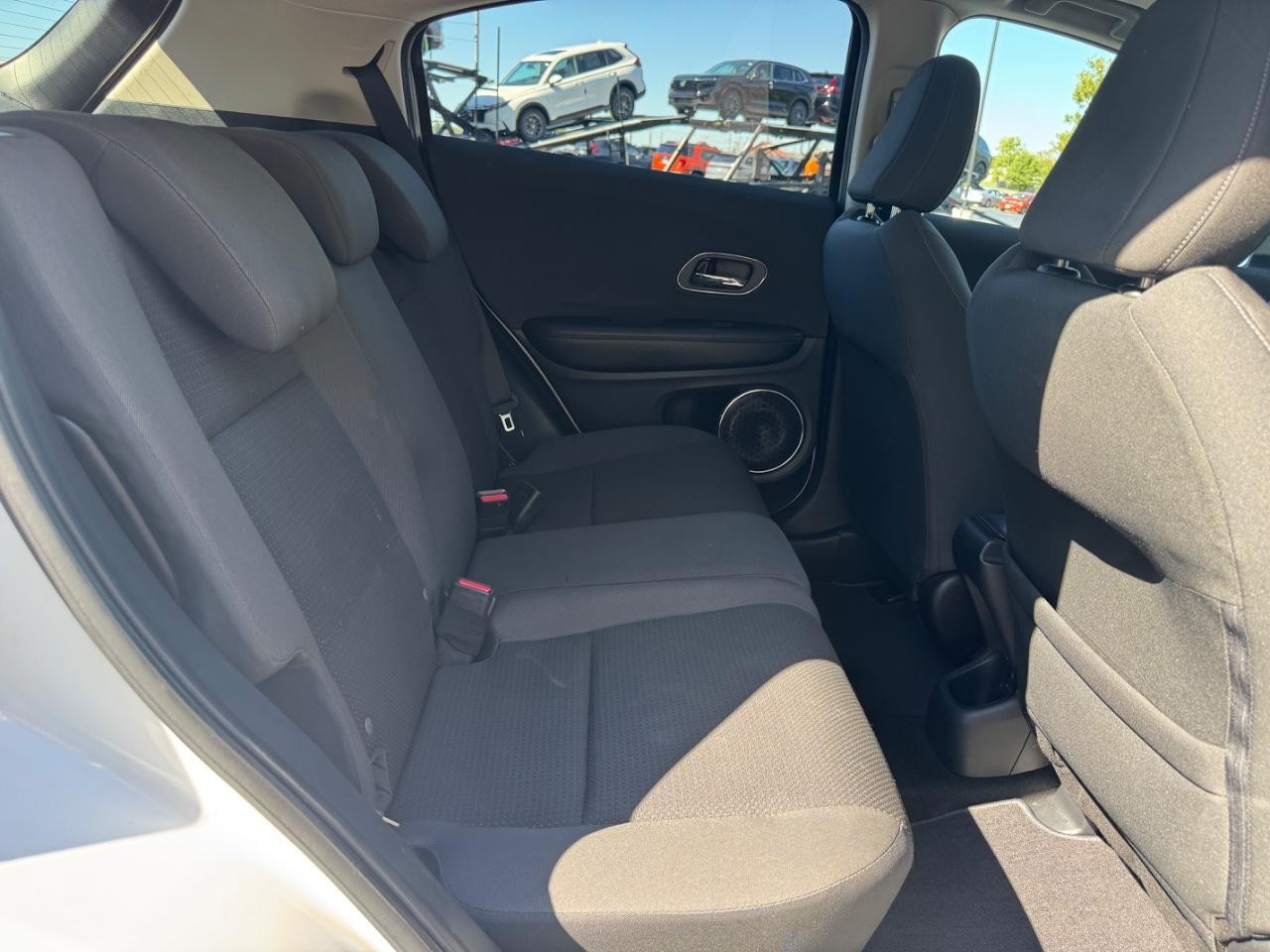 Honda HR-V Vehicle Full-screen Gallery Image 10