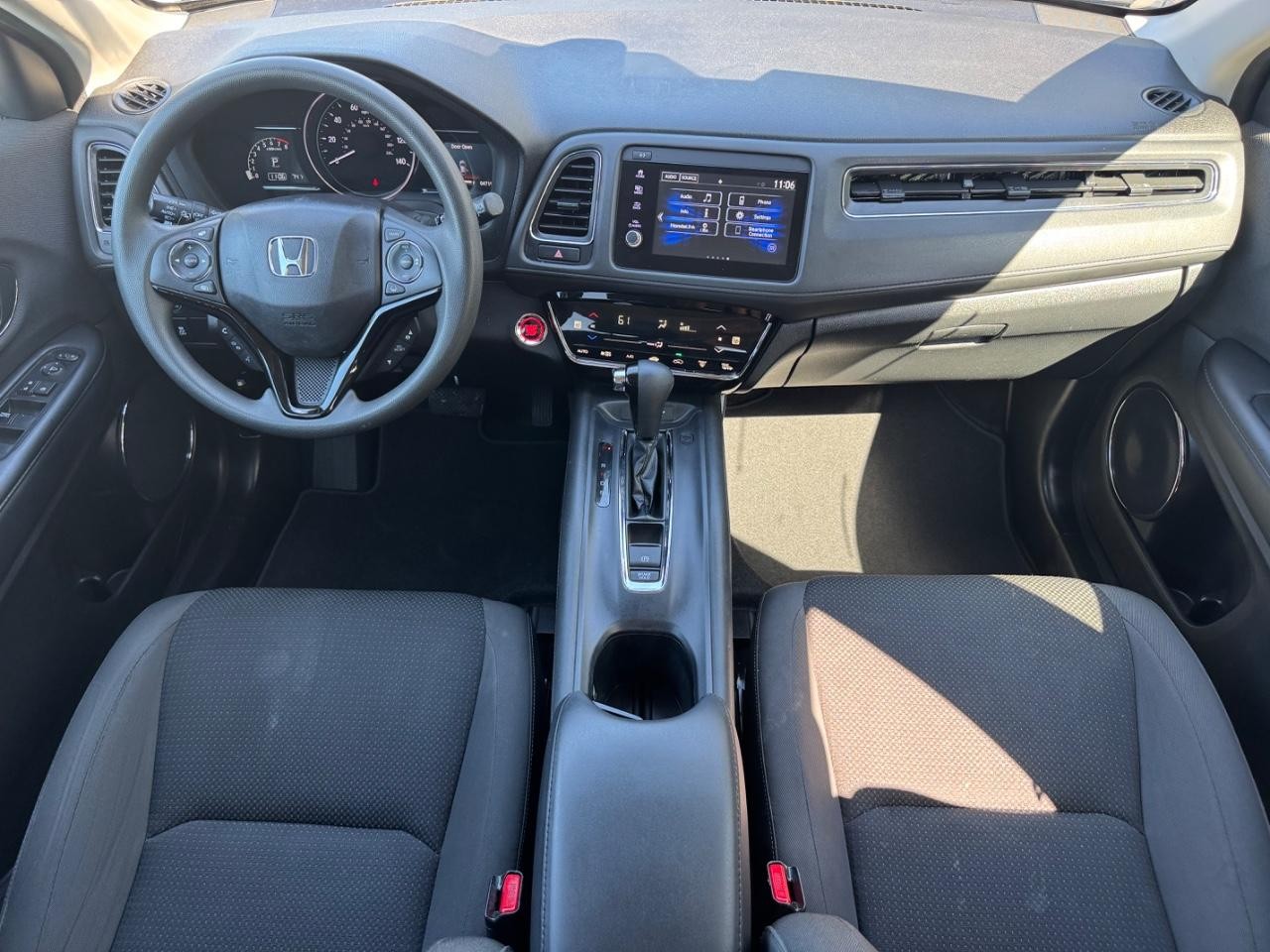 Honda HR-V Vehicle Full-screen Gallery Image 11