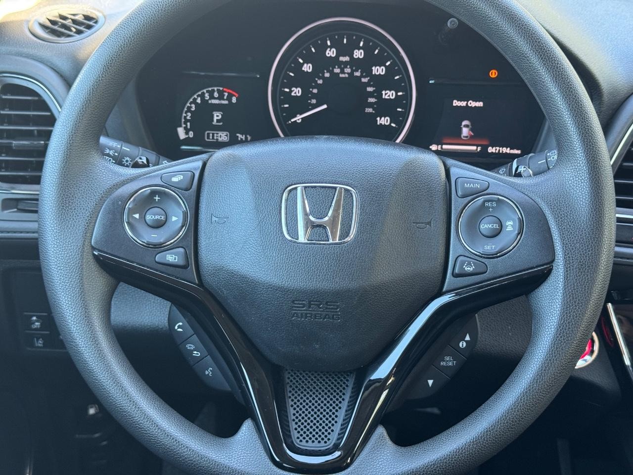 Honda HR-V Vehicle Full-screen Gallery Image 12