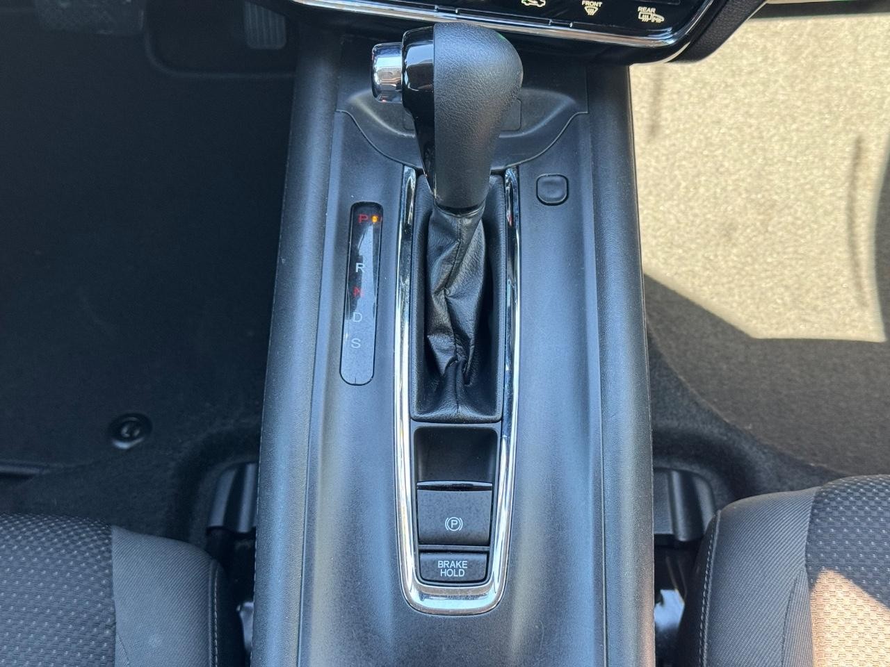 Honda HR-V Vehicle Full-screen Gallery Image 15