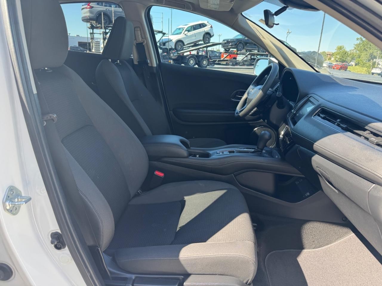 Honda HR-V Vehicle Full-screen Gallery Image 16