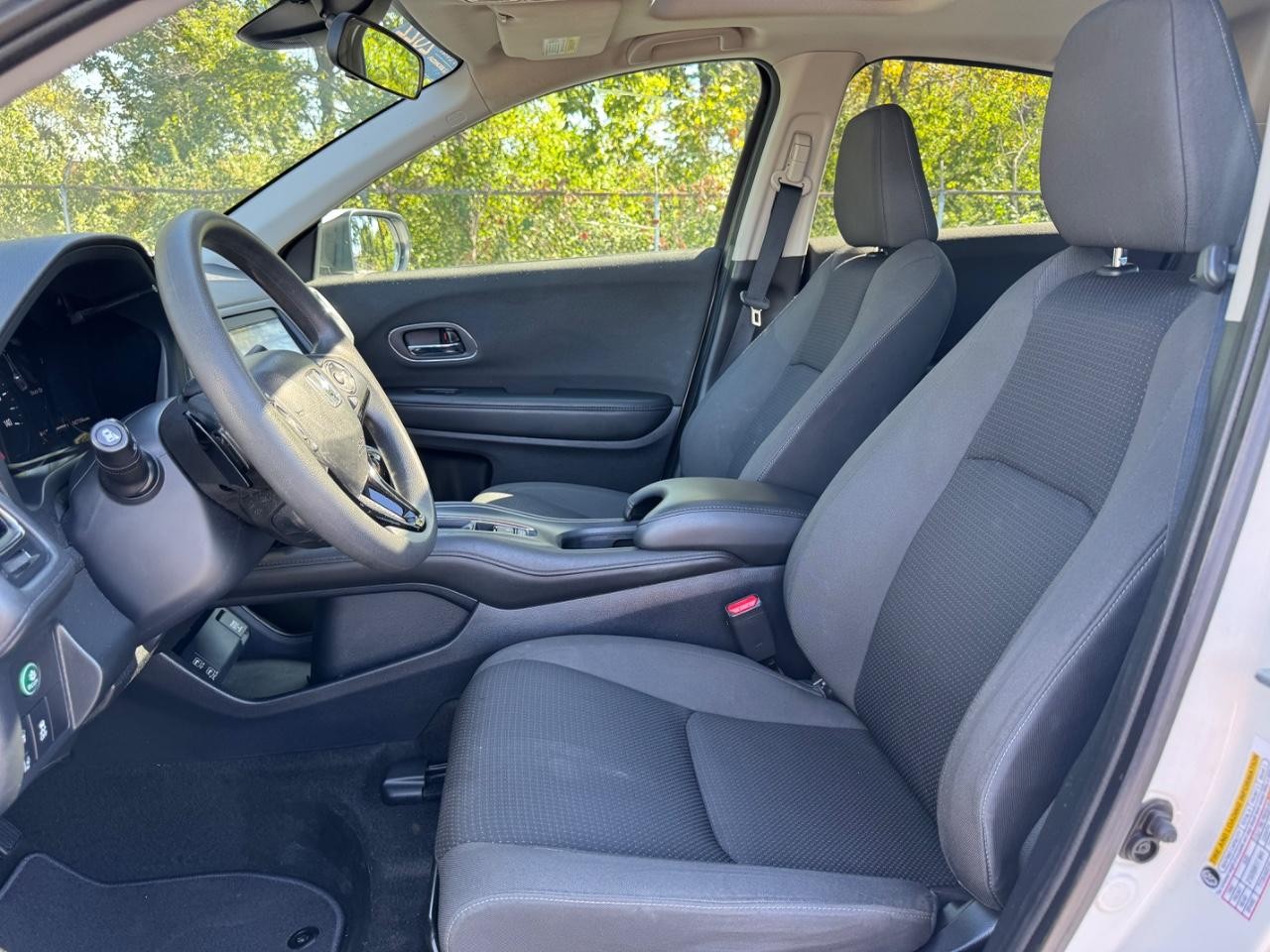 Honda HR-V Vehicle Full-screen Gallery Image 17