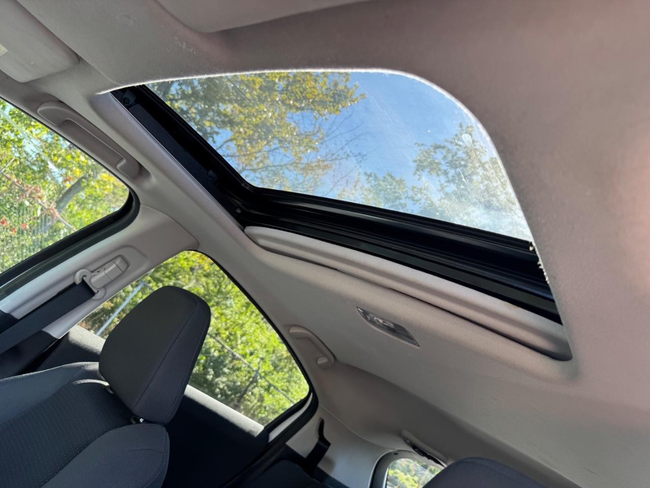 Honda HR-V Vehicle Full-screen Gallery Image 18