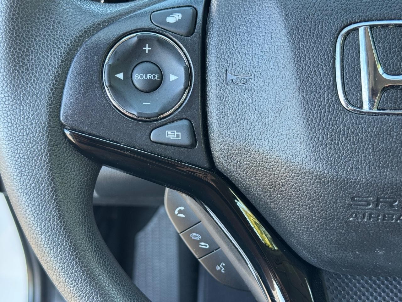 Honda HR-V Vehicle Full-screen Gallery Image 20