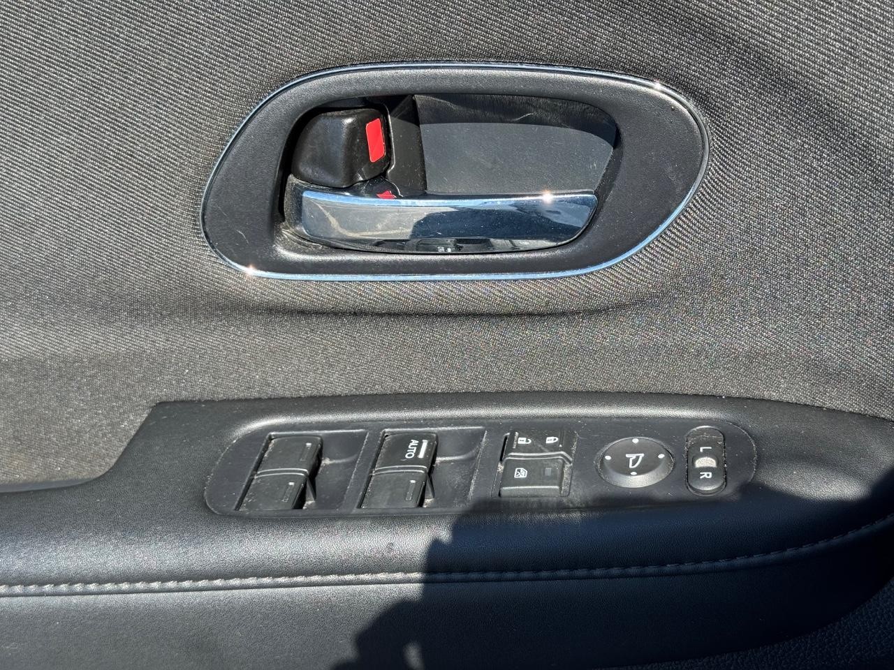 Honda HR-V Vehicle Full-screen Gallery Image 24