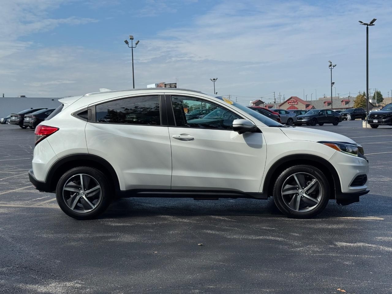 Honda HR-V Vehicle Full-screen Gallery Image 28