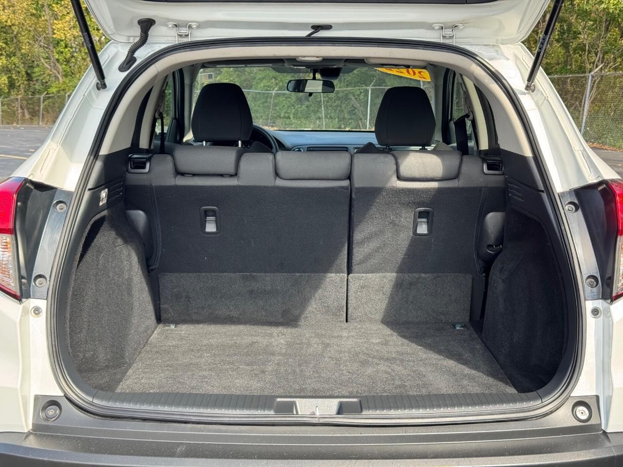 Honda HR-V Vehicle Full-screen Gallery Image 30