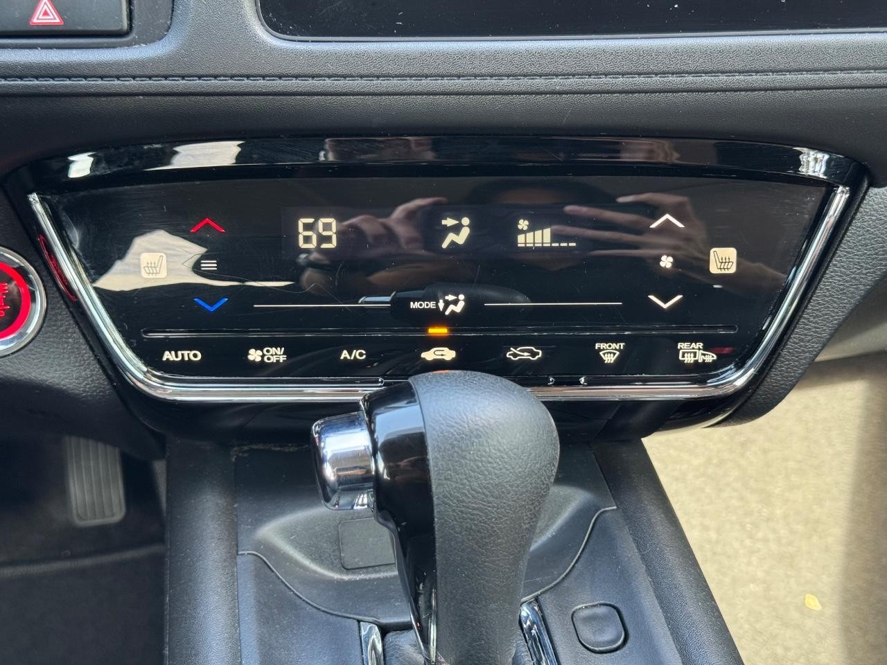 Honda HR-V Vehicle Full-screen Gallery Image 40