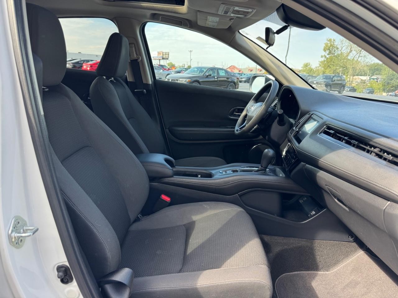 Honda HR-V Vehicle Full-screen Gallery Image 42