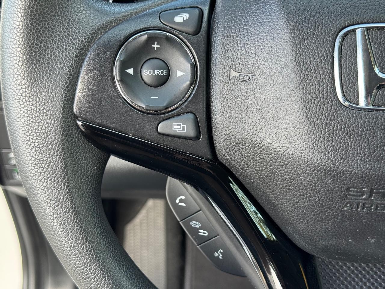 Honda HR-V Vehicle Full-screen Gallery Image 46