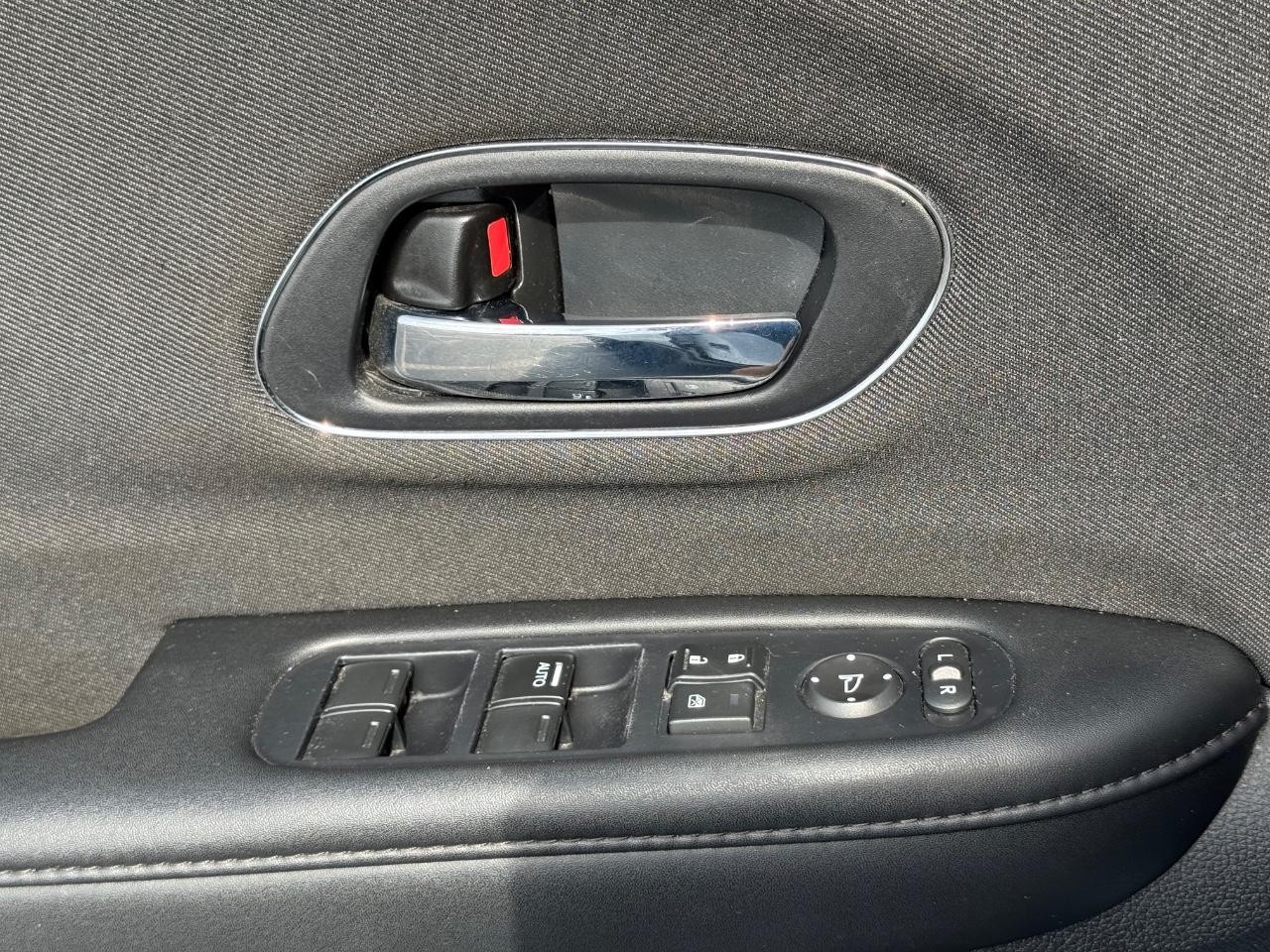 Honda HR-V Vehicle Full-screen Gallery Image 50