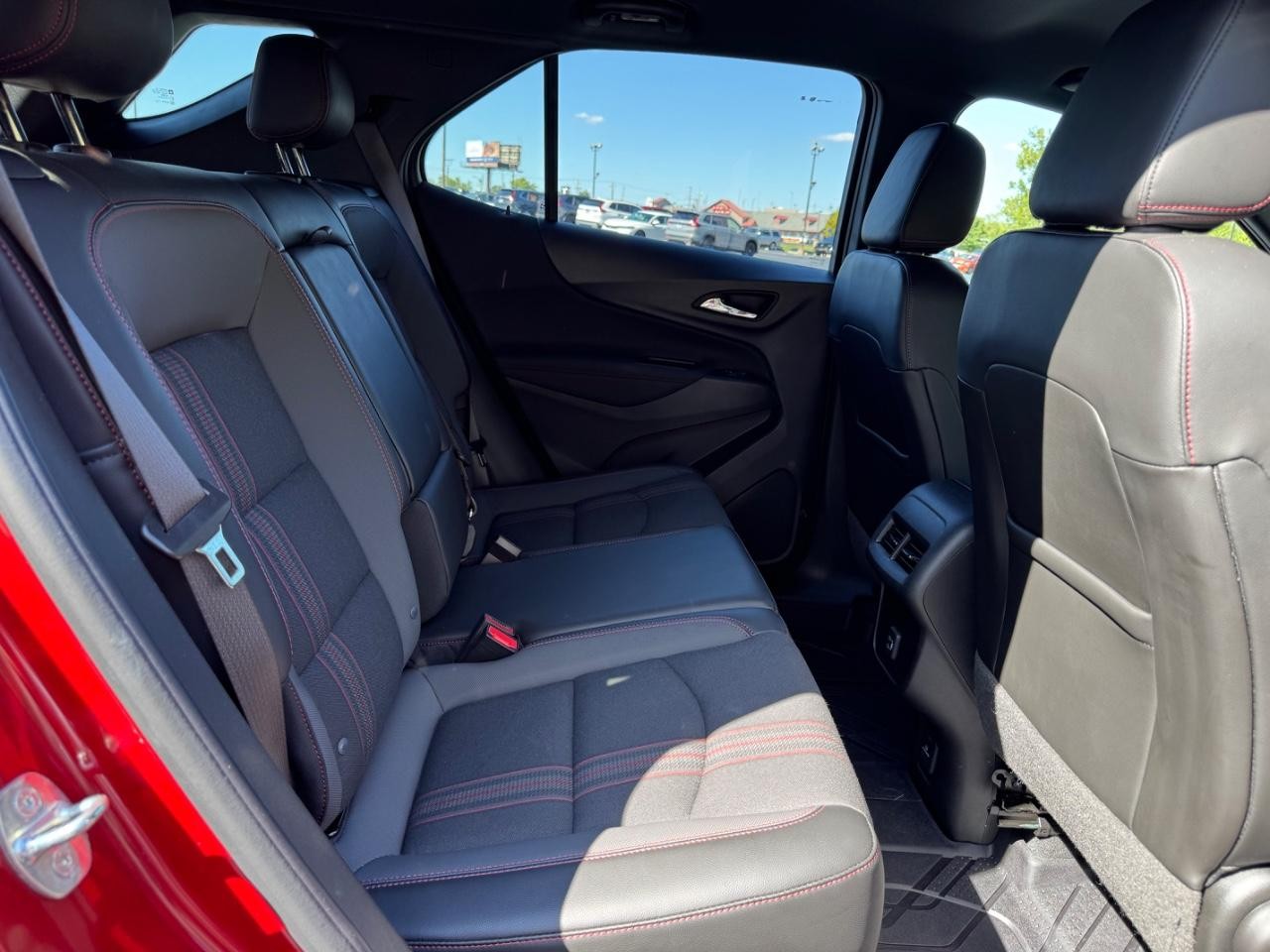 Chevrolet Equinox Vehicle Full-screen Gallery Image 10