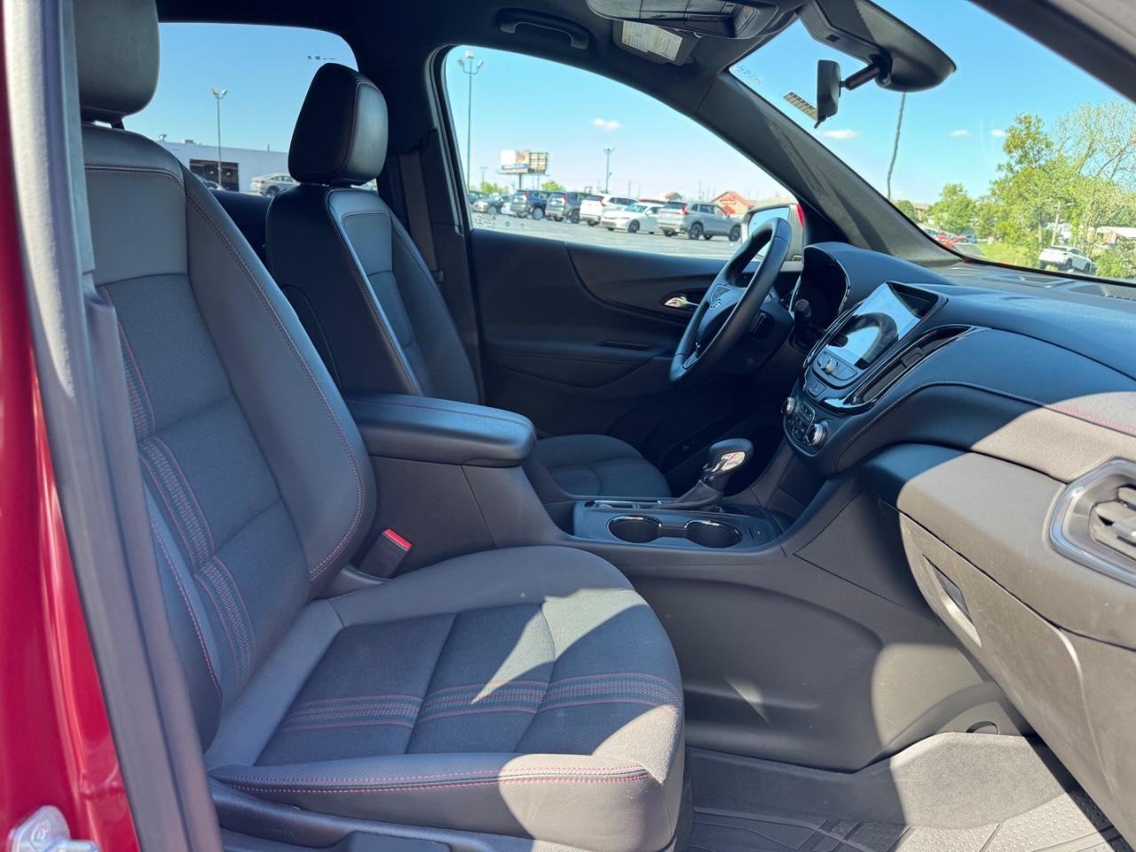 Chevrolet Equinox Vehicle Full-screen Gallery Image 17