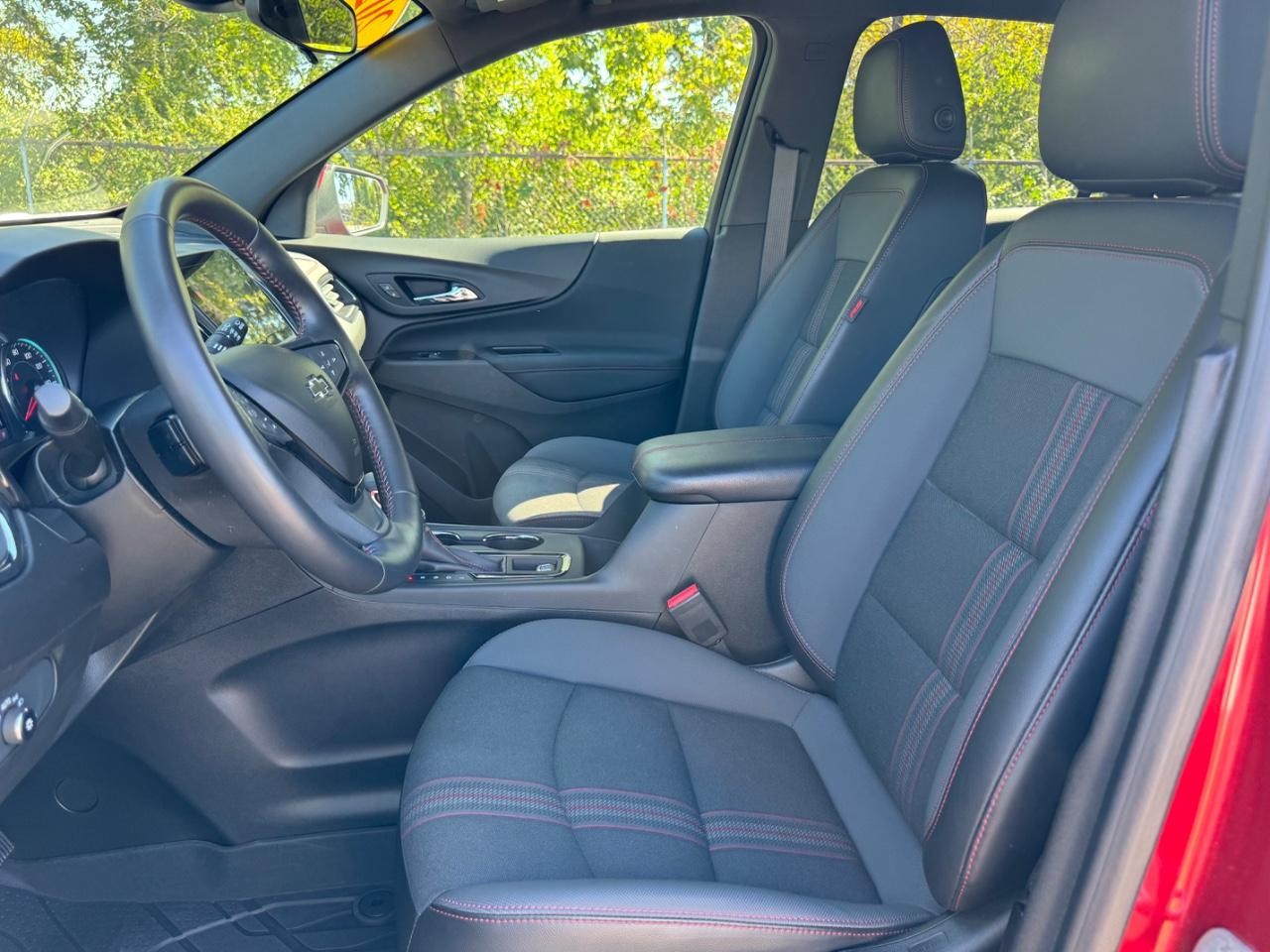 Chevrolet Equinox Vehicle Full-screen Gallery Image 18