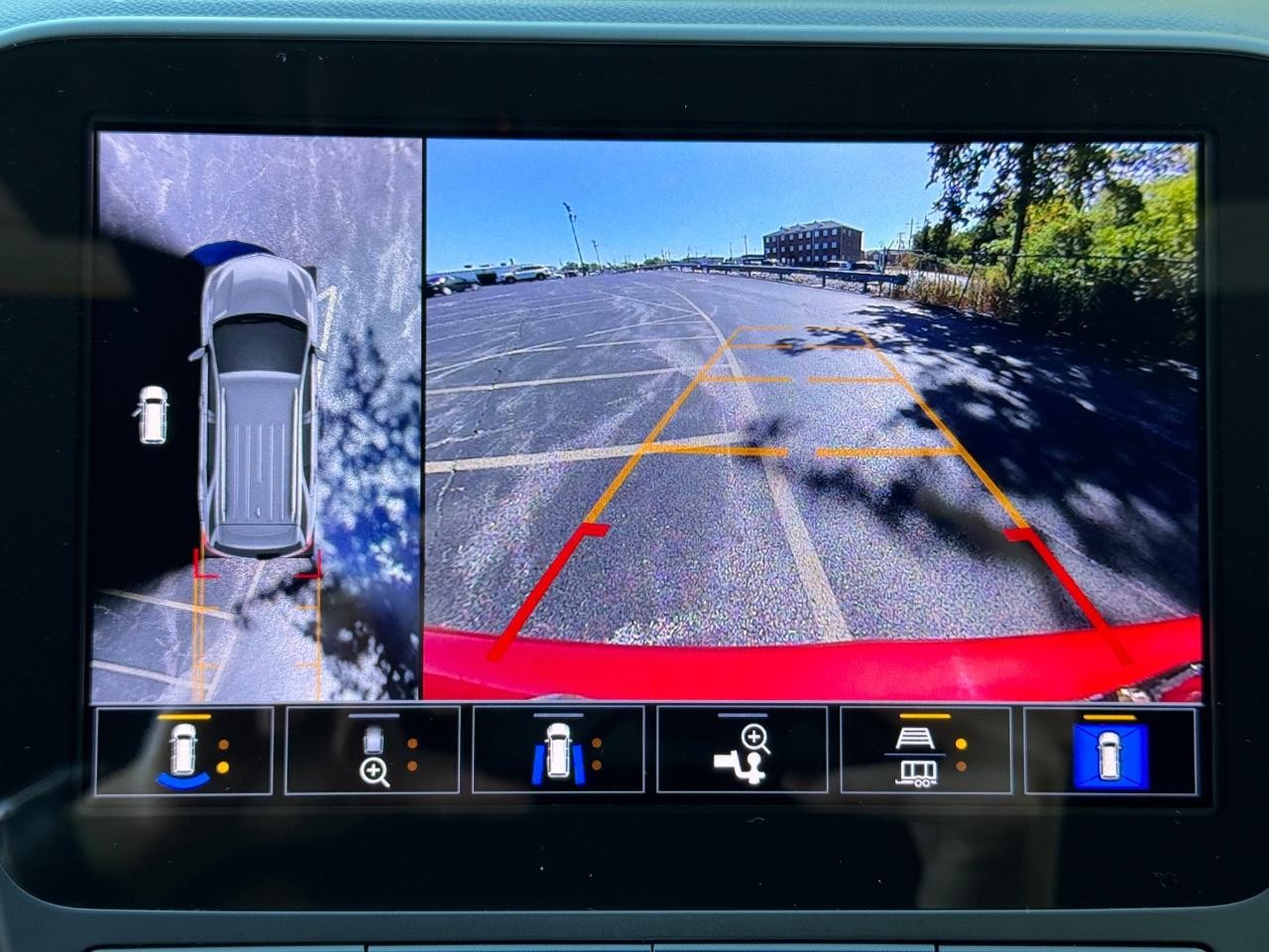 Chevrolet Equinox Vehicle Full-screen Gallery Image 23