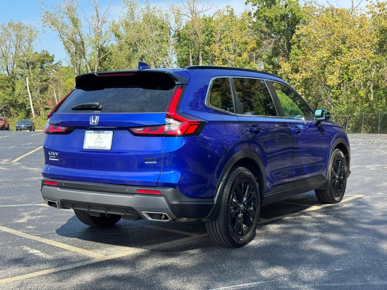 Honda CR-V Hybrid Vehicle Full-screen Gallery Image 03