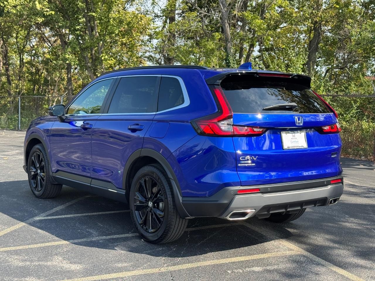 Honda CR-V Hybrid Vehicle Full-screen Gallery Image 06