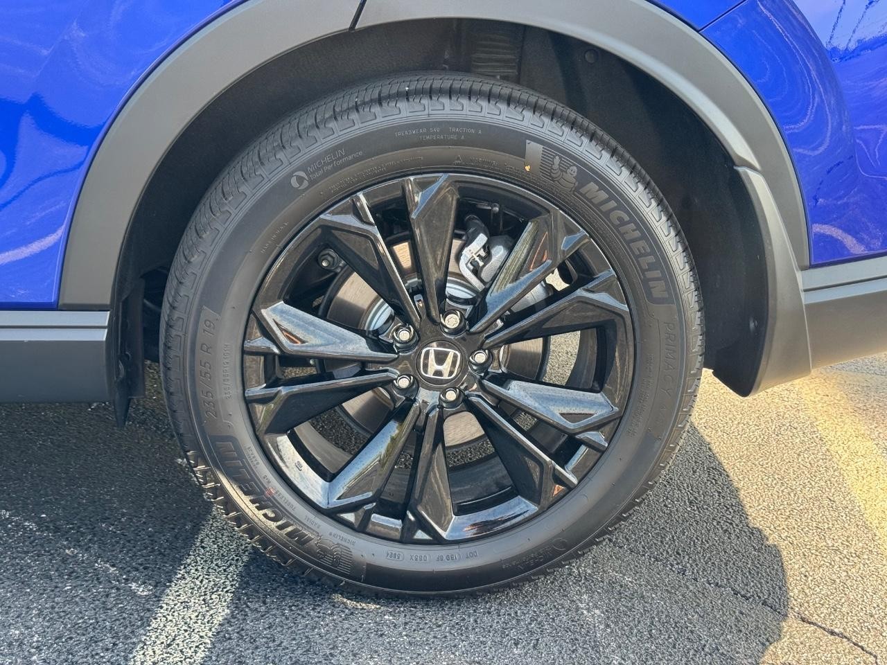 Honda CR-V Hybrid Vehicle Full-screen Gallery Image 07