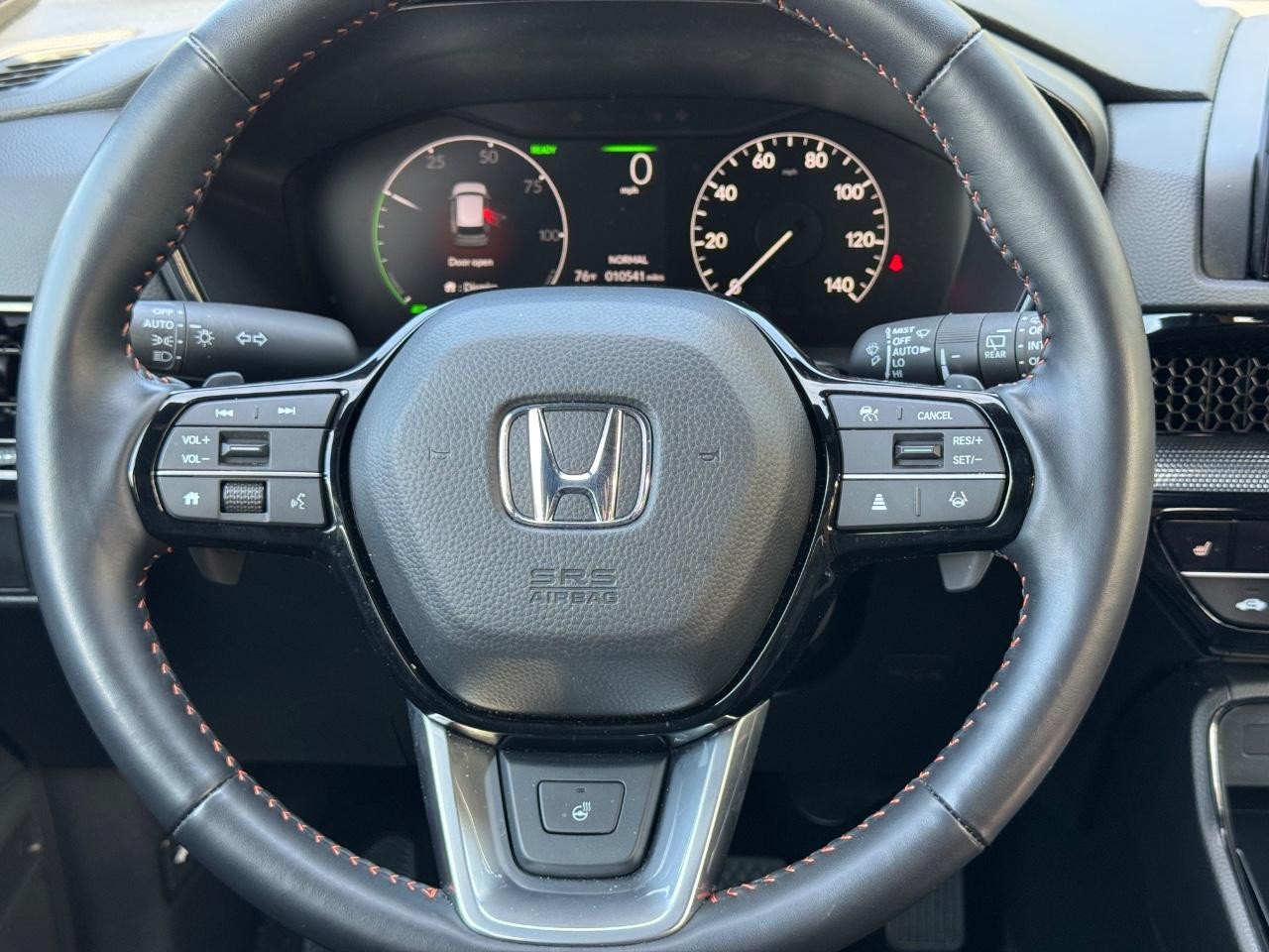 Honda CR-V Hybrid Vehicle Full-screen Gallery Image 12