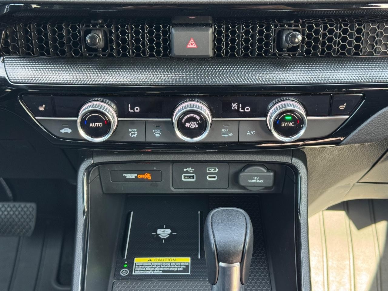 Honda CR-V Hybrid Vehicle Full-screen Gallery Image 14