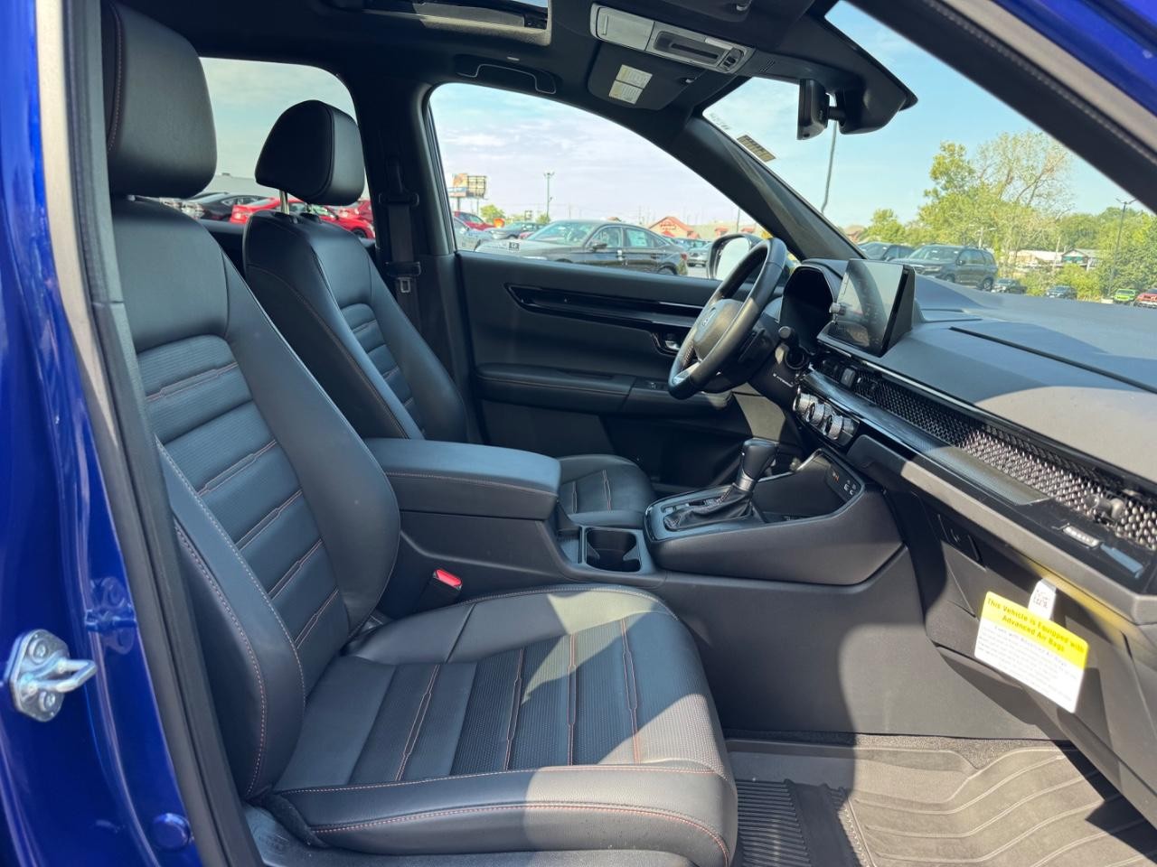 Honda CR-V Hybrid Vehicle Full-screen Gallery Image 17