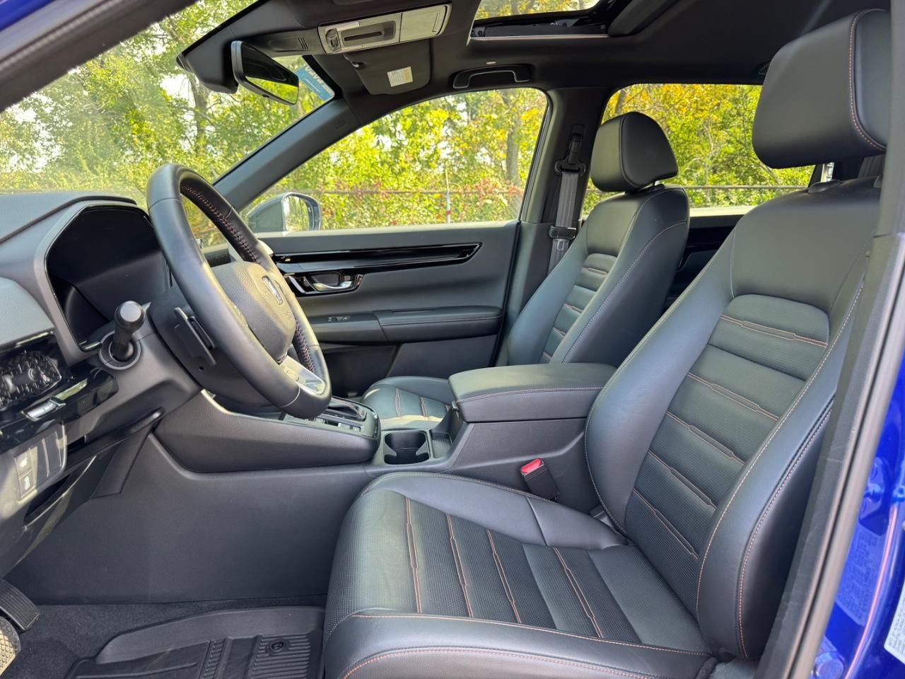 Honda CR-V Hybrid Vehicle Full-screen Gallery Image 18