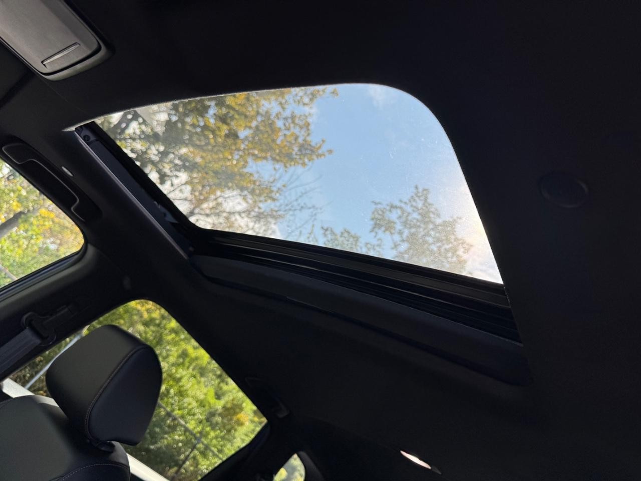 Honda CR-V Hybrid Vehicle Full-screen Gallery Image 19